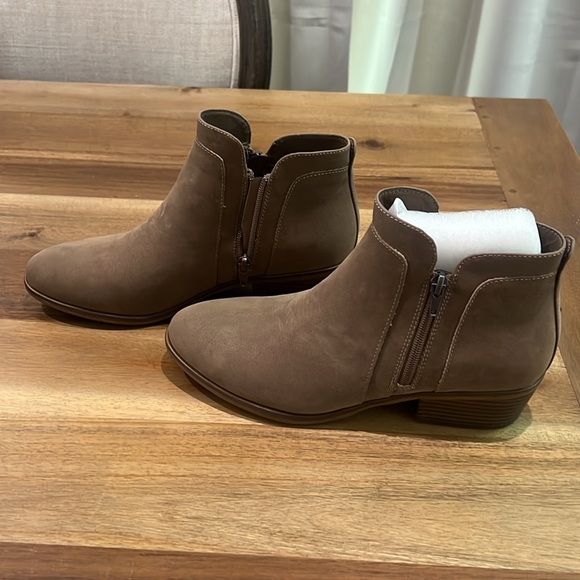 MIA Joslyn brown booties, size 9 - Picture 3 of 7